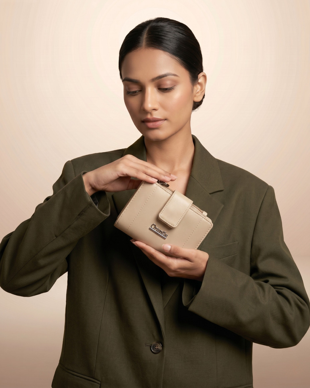 #Color_Beige